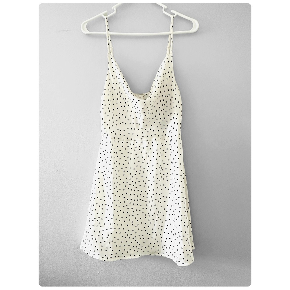 β
NWT Luluβs Spot in My Heart Polka Dot Satin Spring Wedding Guest Mini Dress β
- Picture 3 of 17